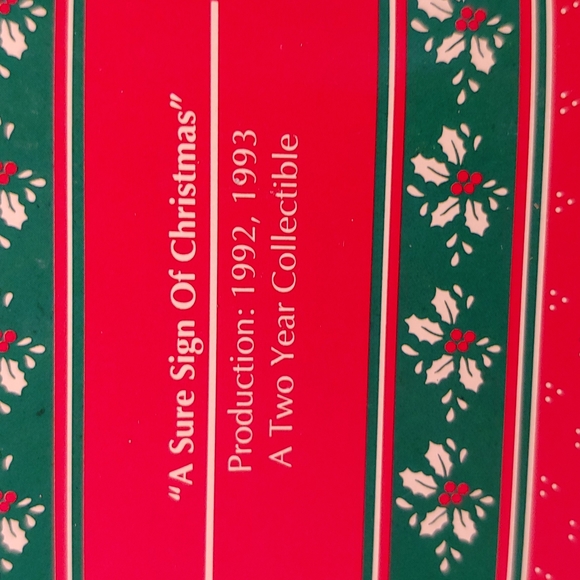 Enesco Lustre Fame A Sure Sign of Christmas ornament 1992 - Picture 5 of 6